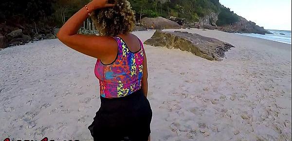  O TESÃO QUE SINTO É TANTO QUE NA PRAIA MESMO ENFIEI O CONSOLO NA BUCETA ATE GOZAR GOSTOSO